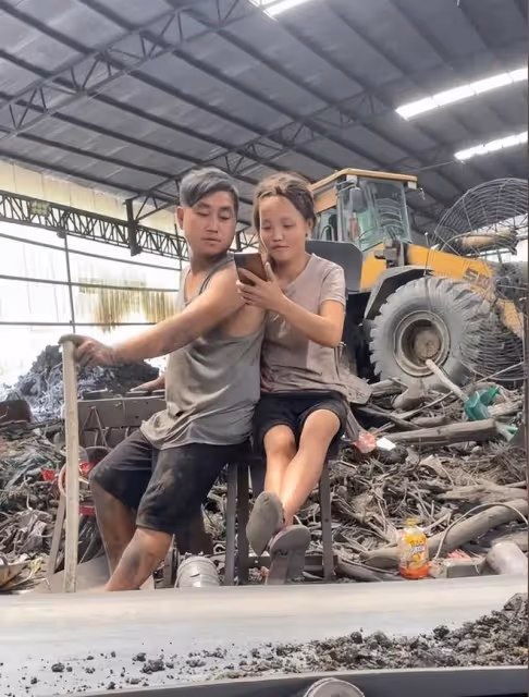 農民工夫妻生活窘迫,要撫養4個孩子,他們的笑容讓不少網友動容