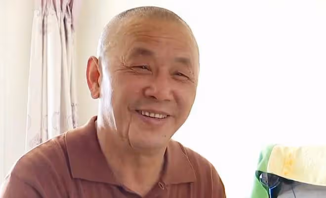 大媽花錢沒有節制,想找個老伴養她,坦言:我很敗家,啥貴穿啥