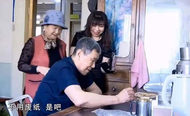 83歲大爺喪偶多年,沒錢雇保姆打算找老伴,要求老伴把他伺候到老