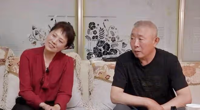 漂亮大媽相中有錢大爺,勇敢為愛表白:我的夢裡都是你的影子