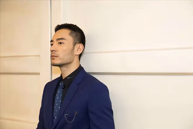 他娶過郝蕾，愛過王珞丹，負了殷桃，沒想到38歲時娶了小12歲的她