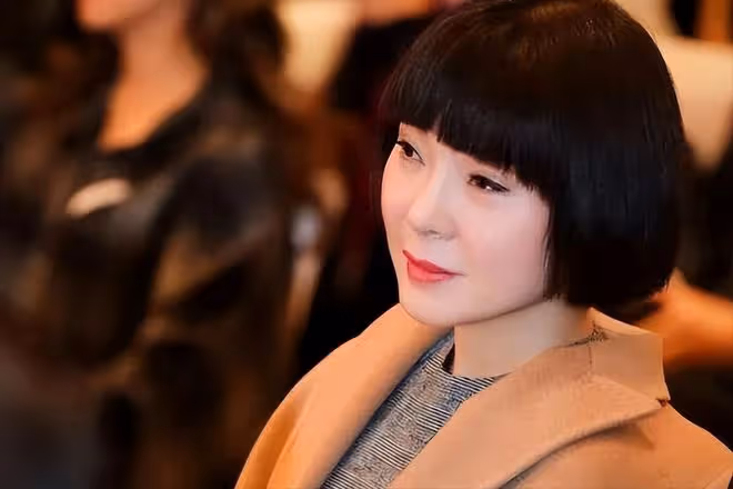曾11次登上春晚的她,出軌整容醫生轉移前夫12億財產,太「狠」