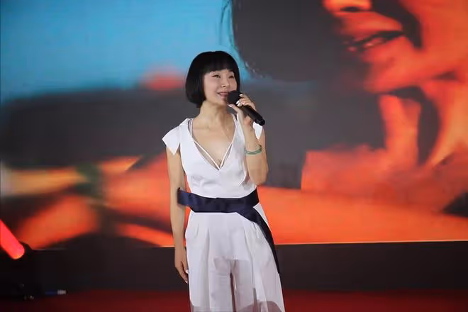 曾11次登上春晚的她,出軌整容醫生轉移前夫12億財產,太「狠」