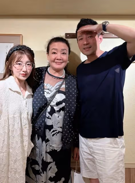 張蘭:帶孫子孫女參觀日本博物館,指著恐龍教育孩子要當龍的傳人