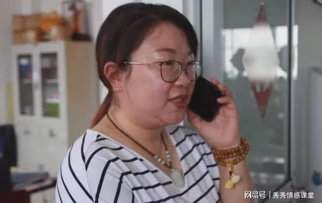 故事:去閨蜜家借錢,打8個電話才接,她謊稱不在家,如今後悔了