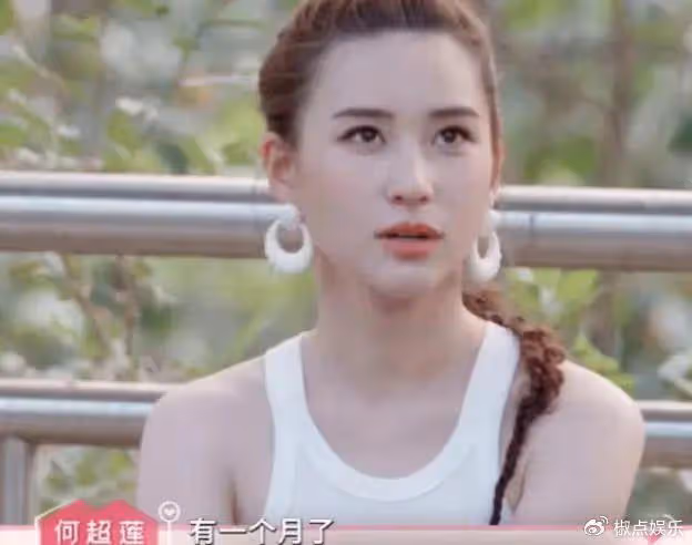 何超蓮自曝婚後生活!與竇驍結婚3個月分居1個月,語氣顯得很無奈