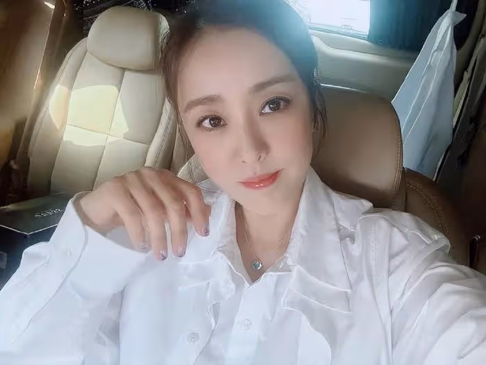 45歲女星曬出大學成績單,優異成績令人驚嘆,離婚5年仍渴望婚姻
