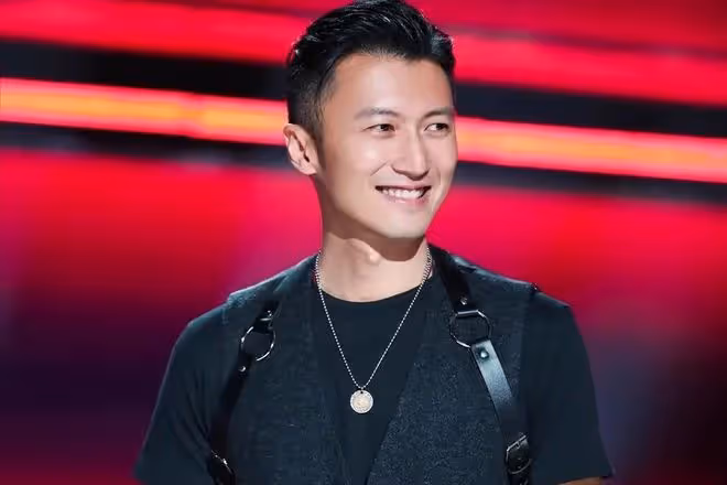 謝霆鋒隔10多年與大兒子首同框！父子長相如複製，澳洲滑雪心情佳