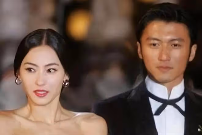 謝霆鋒隔10多年與大兒子首同框！父子長相如複製，澳洲滑雪心情佳