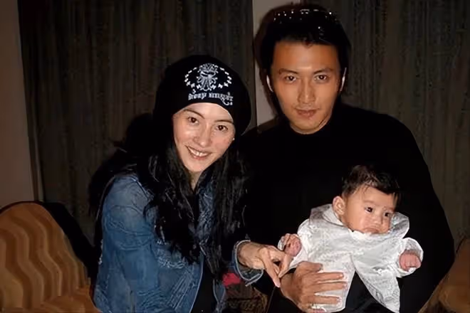 謝霆鋒隔10多年與大兒子首同框！父子長相如複製，澳洲滑雪心情佳