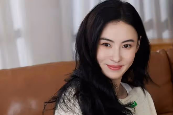 謝霆鋒隔10多年與大兒子首同框！父子長相如複製，澳洲滑雪心情佳