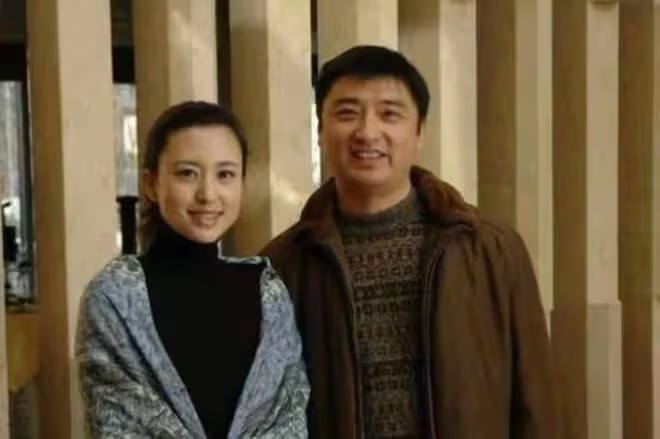 主持人張蕾被疑和礦老闆離婚,獨自旅行住豪宅,從央視離職成網紅