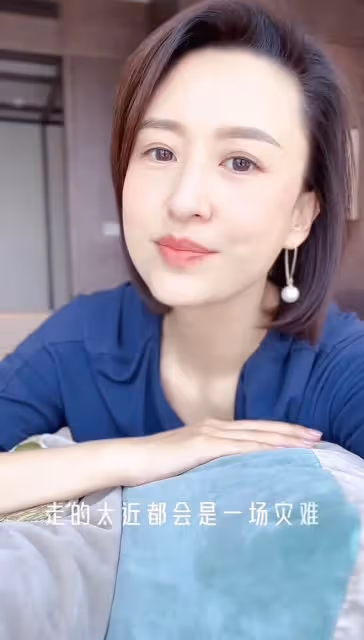 主持人張蕾被疑和礦老闆離婚,獨自旅行住豪宅,從央視離職成網紅
