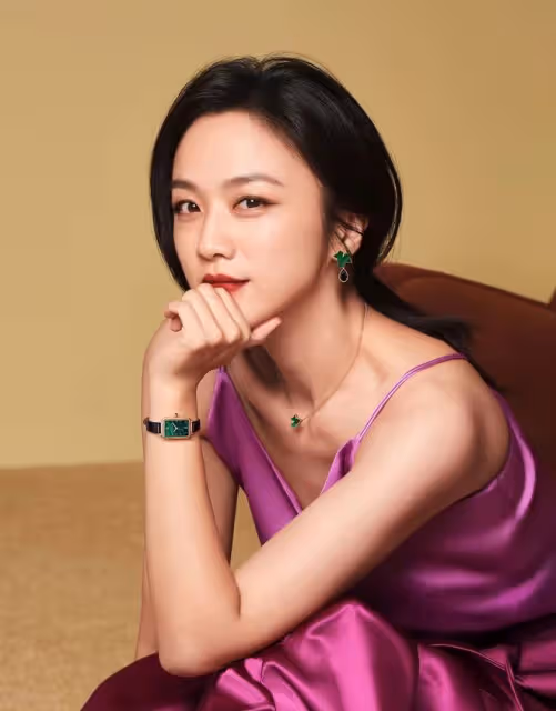 44歲湯唯韓國坐地鐵被偶遇,膚色黃黑不如路人,穿平價衣模樣土氣