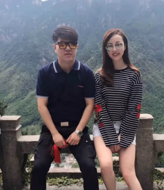 主持人餘聲疑承認離婚,生日冷清獨自帶娃,富豪丈夫曾傳性侵被抓