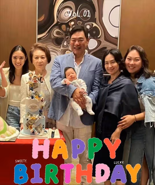 62歲百億富豪慶生日!兒子剛滿月長像美嬌妻,發小何超瓊精緻露面