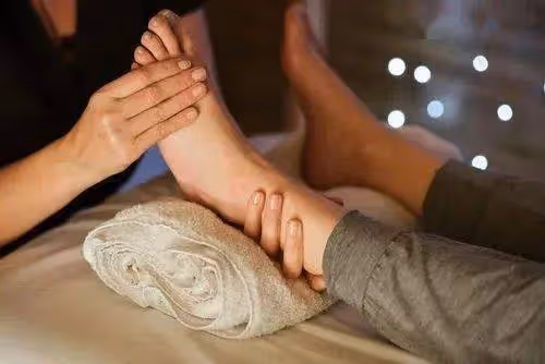 女人壽命長不長!看「腳」就知曉?腳上有「5個特徵」:壽命短不了