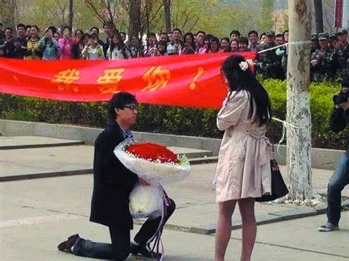 分手2年遇真愛，婚禮上前男友「送破鞋」羞辱：人如其鞋　丈夫霸氣「回一禮」讓他顏面掃地！