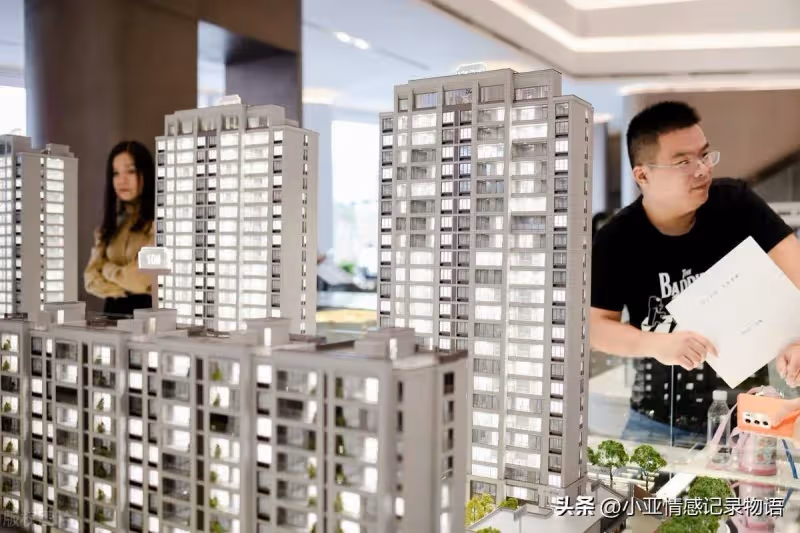 買新房裝潢時麻煩大舅子監工, 裝潢完「大舅子住進主臥」賴著不走,我勸不走「於是開始每天給大嫂夾菜」幾天後大舅子慌了