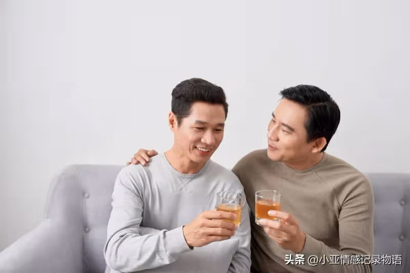 買新房裝潢時麻煩大舅子監工, 裝潢完「大舅子住進主臥」賴著不走,我勸不走「於是開始每天給大嫂夾菜」幾天後大舅子慌了
