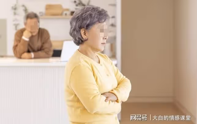 故事:大兒媳不生婆婆看不起,領養後小兒媳要補償:我兒子是血脈