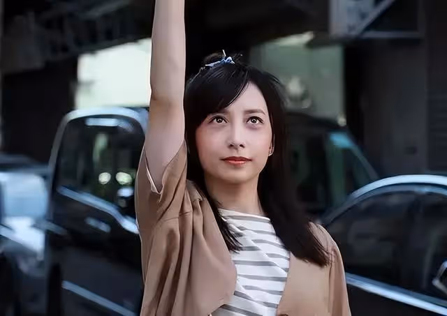 TVB花旦曝與母親20年無聯繫，事業備受力捧，有望奪得今年視後