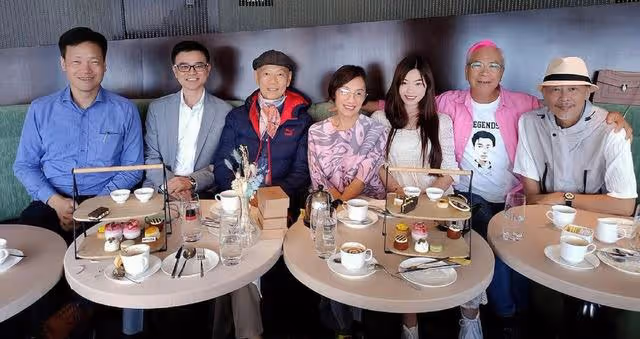 TVB知名老戲骨否認女友坐檯，正式宣布將名下所有房產轉給對方
