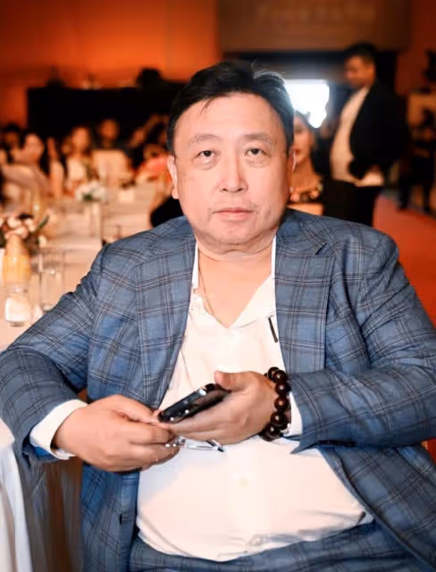 72歲張紀中出席晚宴好丟臉,席間頻看性感美女,杜星霖當場黑臉
