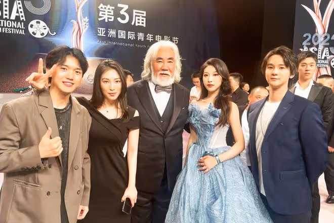 72歲張紀中出席晚宴好丟臉,席間頻看性感美女,杜星霖當場黑臉