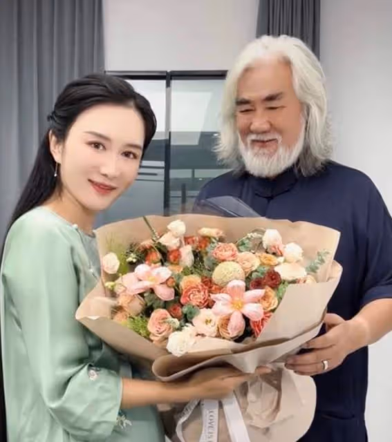 72歲張紀中出席晚宴好丟臉,席間頻看性感美女,杜星霖當場黑臉