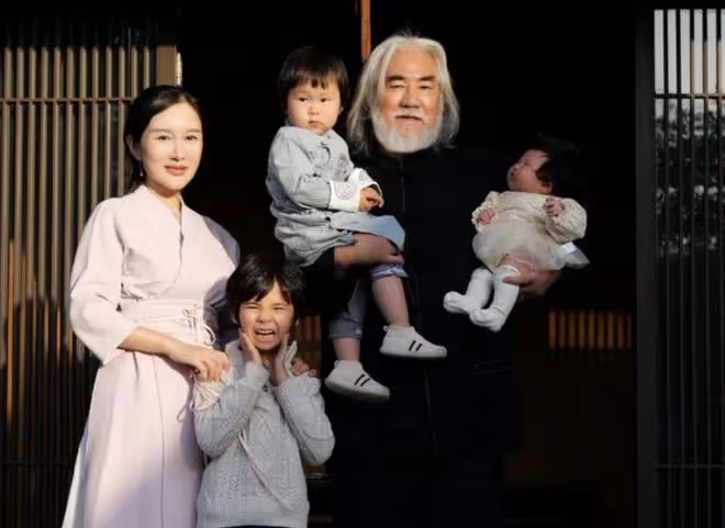 72歲張紀中出席晚宴好丟臉,席間頻看性感美女,杜星霖當場黑臉