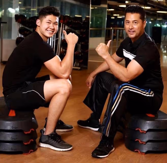 王敏德兒子出道作曝光!辨識度高男人味足,23歲在好萊塢打拚事業