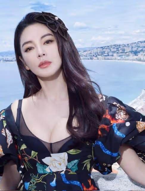 張雨綺稱初中時太漂亮引全校師生圍觀，因太美讓人不知自己在演啥