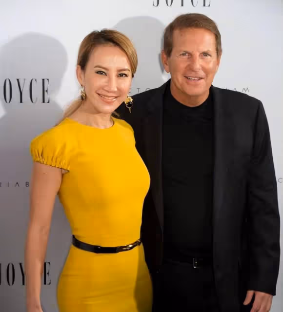 李玟遺產爭奪戰打響:二姐帶律師現身警局,Bruce和女兒悄悄行動