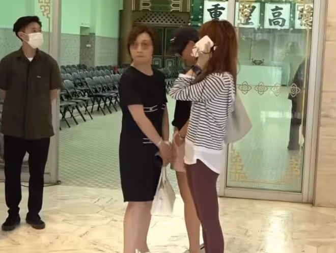 李玟遺產爭奪戰打響:二姐帶律師現身警局,Bruce和女兒悄悄行動