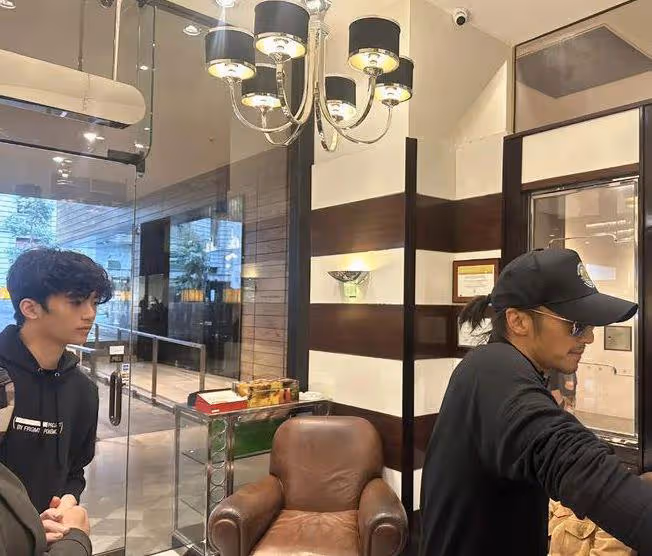 謝霆鋒父子澳洲滑雪被偶遇,Lucas技術被指太菜,只能在初級賽道
