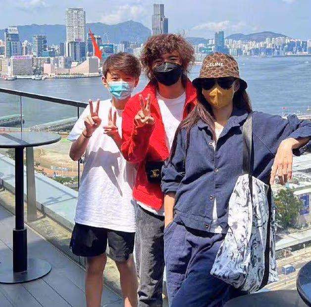 謝霆鋒父子澳洲滑雪被偶遇,Lucas技術被指太菜,只能在初級賽道