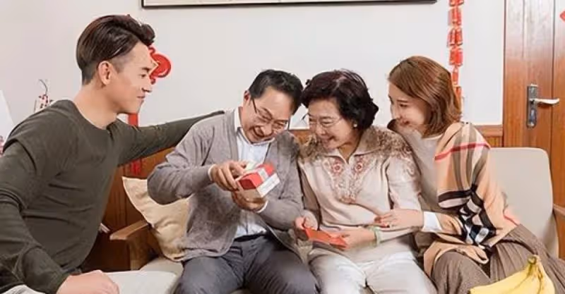 兒媳只帶回彩禮沒有陪嫁，四年後家裡拆遷我只給小兒媳，她還怪我