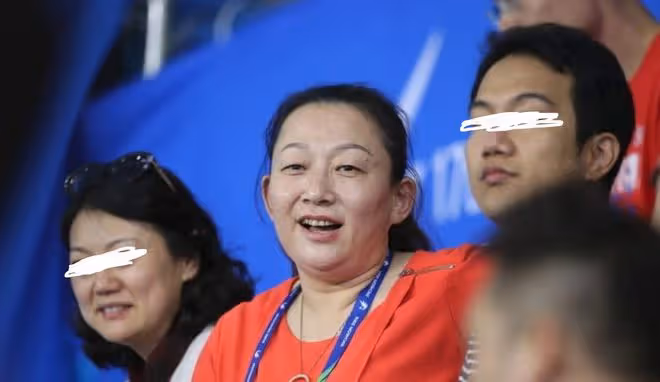 「虎媽」楊明點頭,孫楊才和體操教練張豆豆官宣結婚?她真對我好