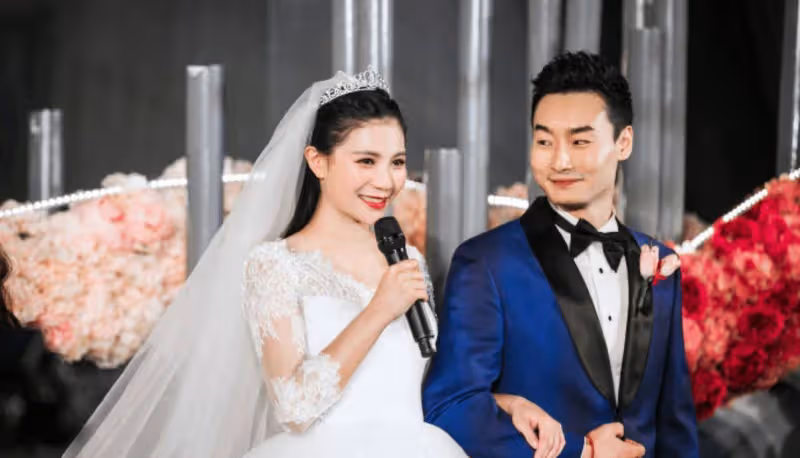 27歲何姿與31歲秦凱喜結連理,成就了一段體壇的愛情佳話