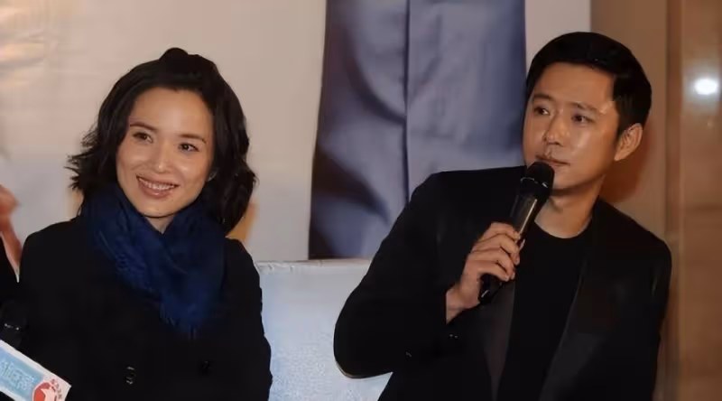 她就是隱藏靳東12年的老婆!二婚男神氣質優雅,黑衣驚艷迷人