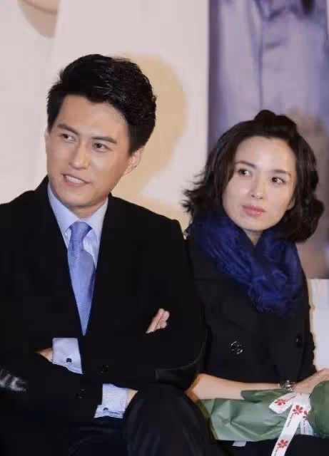 她就是隱藏靳東12年的老婆!二婚男神氣質優雅,黑衣驚艷迷人