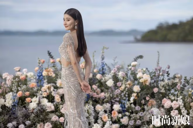 孫楊曬婚紗照秀幸福!張豆豆鎖骨直角肩吸睛,夫妻倆海邊甜蜜相擁