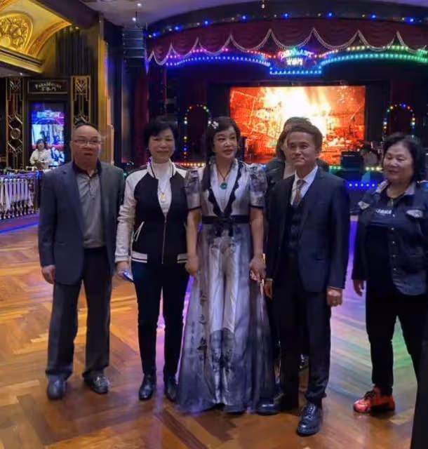 70歲劉曉慶新劇再演少女,麻花辮造型太違和,網友直呼:放過觀眾