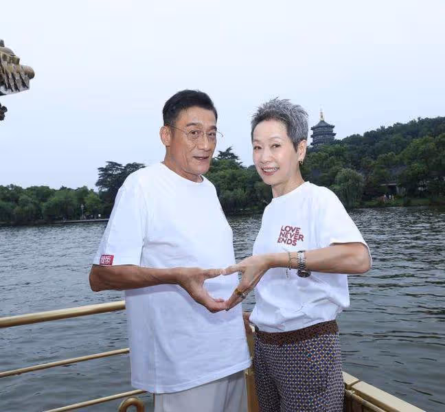 70歲劉曉慶新劇再演少女,麻花辮造型太違和,網友直呼:放過觀眾
