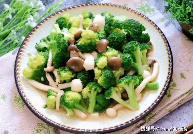 三伏天出汗易「缺鉀」,多吃5種蔬菜,補鉀護健康,精神一整夏