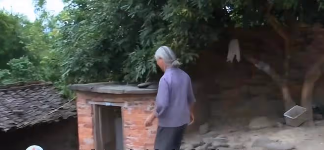 唐尚珺母親落淚,無法接受兒子退檔,本人也承認占用了教育資源