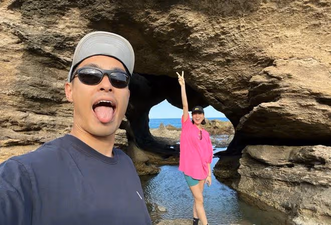 楊祐寧官宣二胎得女,寶寶懟臉照曝光萌翻,一家三口手牽手好有愛