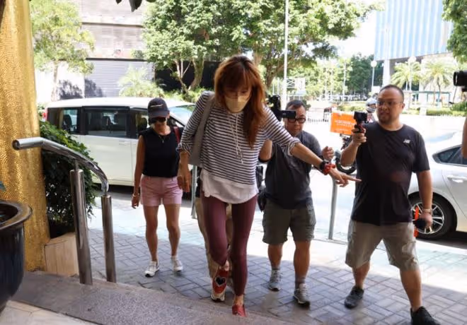 李玟二姐罵港媒不尊重亡者!家破人亡被當笑柄,否認帶律師上警局