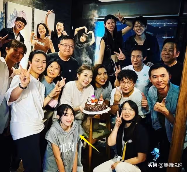14歲夏天近照曝光:長相甜美氣質佳,網友喊話稱夏克立很想念她
